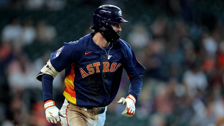  Houston Astros shortstop Braden Shewmake (28) hits a RBI double against the Seattle Mariners