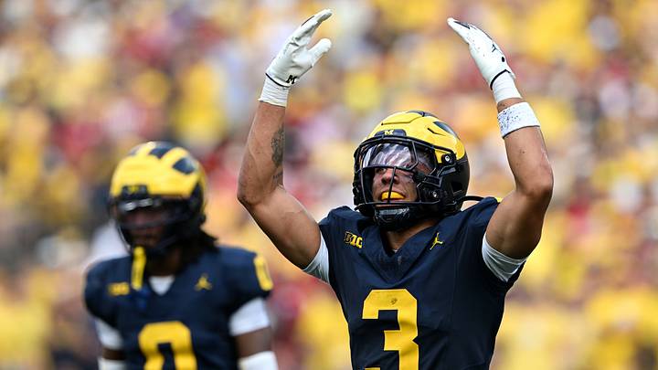 Michigan cornerback Smith Snowden gestures to the crowd during the fourth quarter against Oklahoma. The Wolverines upset the Sooners to move to 2–0 this season. Michigan cornerback Smith Snowden gestures to the crowd during the fourth quarter against Oklahoma. The Wolverines upset the Sooners to move to 2–0 this season.