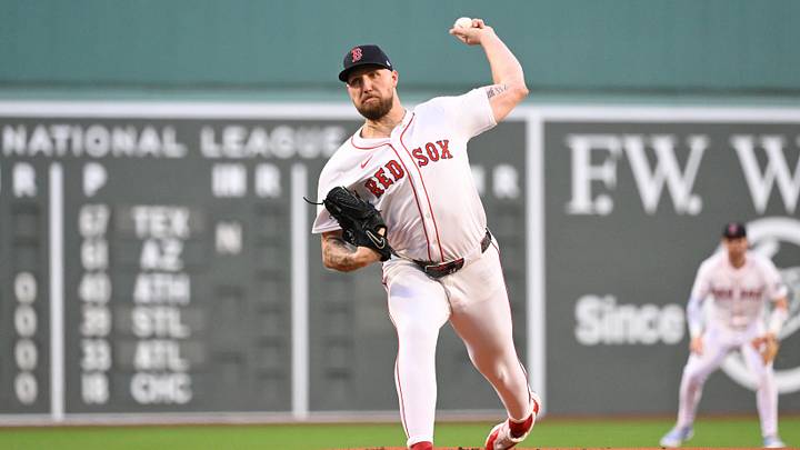 Sep 2, 2025; Boston, Massachusetts, USA; Boston Red Sox starting pitcher Garrett Crochet (35) pitches against the Cleveland Guardians during the first inning at Fenway Park. Mandatory Credit: Eric Canha-Imagn Images Sep 2, 2025; Boston, Massachusetts, USA; Boston Red Sox starting pitcher Garrett Crochet (35) pitches against the Cleveland Guardians during the first inning at Fenway Park. Mandatory Credit: Eric Canha-Imagn Images