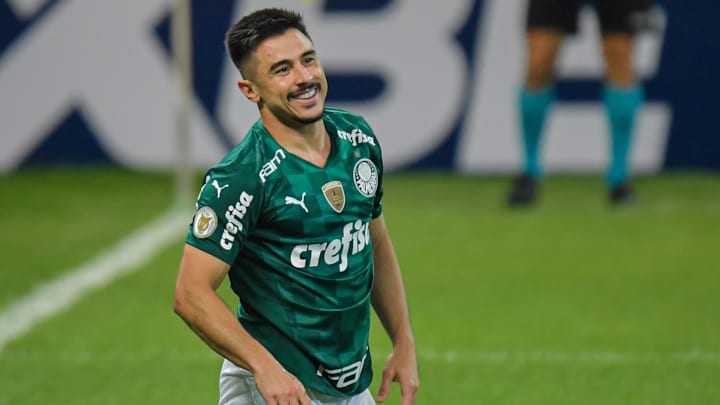 O lateral-direito Rafinha e o atacante Willian Bigode movimentaram o noticiário do dia, mas há outros nomes contratados; confira a lista