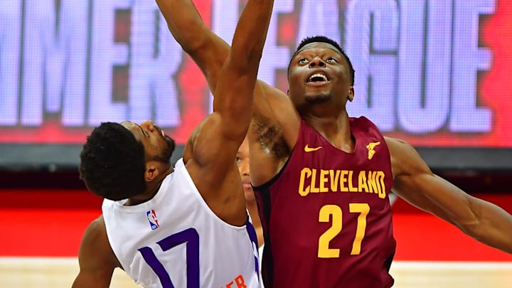 Aug 16, 2021; Las Vegas, Nevada, USA; Phoenix Suns center Kyle Alexander (17) and Cleveland Cavaliers center Mfiondu Kabengele (27) vie for the opening tip off an NBA Summer League game at Thomas & Mack Center. Mandatory Credit: Stephen R. Sylvanie-Imagn Images Aug 16, 2021; Las Vegas, Nevada, USA; Phoenix Suns center Kyle Alexander (17) and Cleveland Cavaliers center Mfiondu Kabengele (27) vie for the opening tip off an NBA Summer League game at Thomas & Mack Center. Mandatory Credit: Stephen R. Sylvanie-Imagn Images