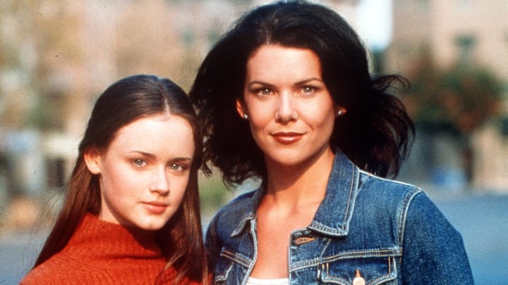 Lauren Graham as Lorelai Gilmore and Alexis Bledel as Rory Gilmore in Gilmore Girls