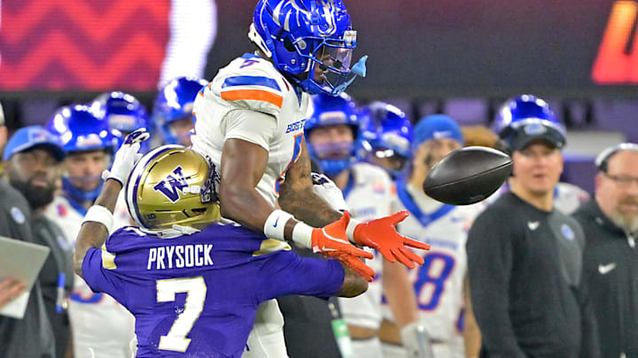 Dec 13, 2025; Inglewood, CA, USA;  Washington Huskies cornerback Ephesians Prysock (7) breaks up a pass for Boise State Broncos wide receiver Chris Marshall (5) in the first half of the LA Bowl at SoFi Stadium. Mandatory Credit: Jayne Kamin-Oncea-Imagn Images