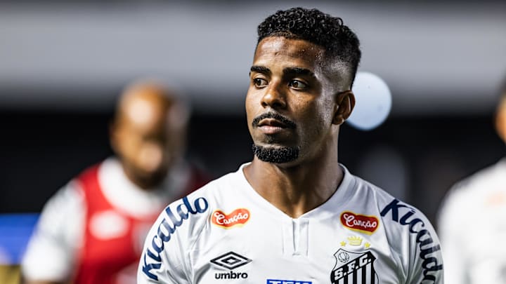 Hayner tem contrato com o Santos até o fim do ano que vem Hayner tem contrato com o Santos até o fim do ano que vem