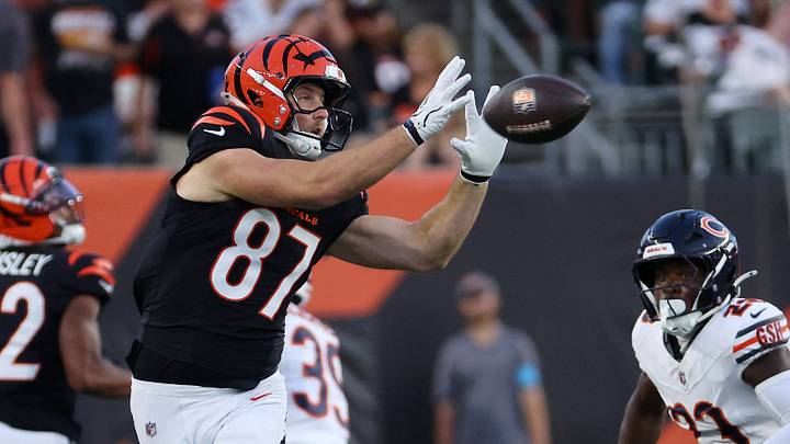 Aug 22, 2026; Cincinnati, Ohio, USA;  Cincinnati Bengals tight end Tanner Hudson (87) catches the ball during the second quarter against the Chicago Bears at Paycor Stadium.  Mandatory Credit: Joseph Maiorana-Imagn Images