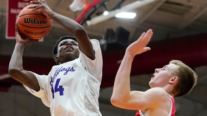 Brownsburg Bulldogs forward Kanon Catchings