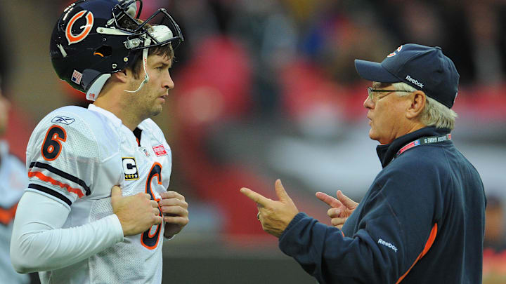 Former Bears quarterback Jay Cutler gets some advice from former Bears offensive coordinator and Rams head coach Mike Martz. Former Bears quarterback Jay Cutler gets some advice from former Bears offensive coordinator and Rams head coach Mike Martz.