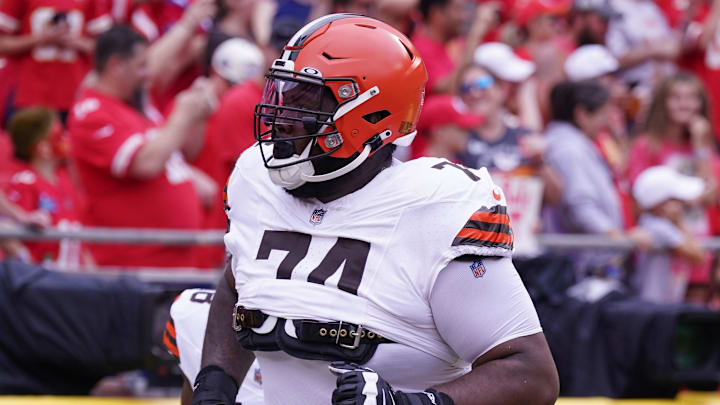 The Cleveland Browns' latest signing increases the fears around offensive tackle Dawand Jones' injury.
