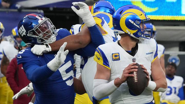 The Giants will visit the Rams on Monday night. The Giants will visit the Rams on Monday night.
