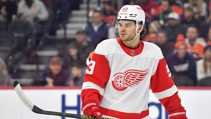 Detroit Red Wings right wing Alex DeBrincat (93) skates to a face-off.