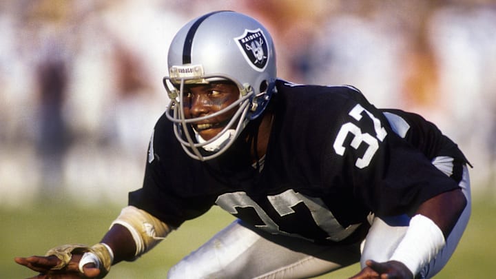 Nov 16, 1986; Los Angeles, CA, USA: FILE PHOTO; Los Angeles Raiders defensive back Lester Hayes (37) in action against the Cleveland Browns at the Los Angeles Memorial Coliseum. Mandatory Credit: Long Photography-Imagn Images Nov 16, 1986; Los Angeles, CA, USA: FILE PHOTO; Los Angeles Raiders defensive back Lester Hayes (37) in action against the Cleveland Browns at the Los Angeles Memorial Coliseum. Mandatory Credit: Long Photography-Imagn Images