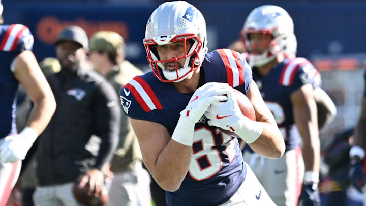 Nov 2, 2025; Foxborough, Massachusetts, USA; New England Patriots tight end Austin Hooper (81) warms up before a game against the Atlanta Falcons at Gillette Stadium. Nov 2, 2025; Foxborough, Massachusetts, USA; New England Patriots tight end Austin Hooper (81) warms up before a game against the Atlanta Falcons at Gillette Stadium.