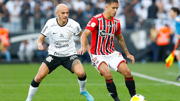 Timão segue líder do Brasileirão, enquanto Tricolor agora é terceiro Timão segue líder do Brasileirão, enquanto Tricolor agora é terceiro