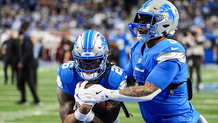Detroit Lions running back Jahmyr Gibbs (26) warms up with running back David Montgomery (5).