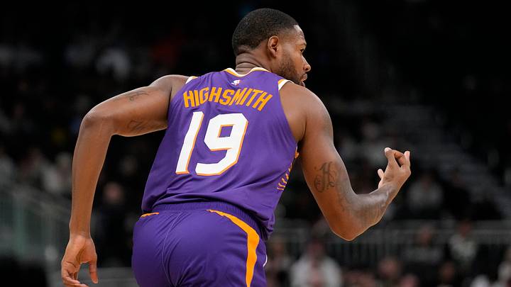 Mar 10, 2026; Milwaukee, Wisconsin, USA; Phoenix Suns forward Haywood Highsmith (19) reacts after scoring a basket during the fourth quarter against the Milwaukee Bucks at Fiserv Forum. Mandatory Credit: Jeff Hanisch-Imagn Images Mar 10, 2026; Milwaukee, Wisconsin, USA; Phoenix Suns forward Haywood Highsmith (19) reacts after scoring a basket during the fourth quarter against the Milwaukee Bucks at Fiserv Forum. Mandatory Credit: Jeff Hanisch-Imagn Images