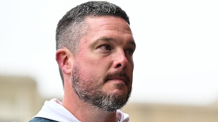 Nov 8, 2025; Iowa City, Iowa, USA; Oregon Ducks head coach Dan Lanning enters Kinnick Stadium before the game against the Iowa Hawkeyes. Mandatory Credit: Jeffrey Becker-Imagn Images Nov 8, 2025; Iowa City, Iowa, USA; Oregon Ducks head coach Dan Lanning enters Kinnick Stadium before the game against the Iowa Hawkeyes. Mandatory Credit: Jeffrey Becker-Imagn Images
