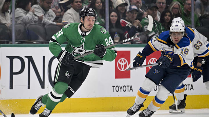 Mar 2, 2025; Dallas, Texas, USA; Dallas Stars center Roope Hintz (24) and St. Louis Blues center Robert Thomas (18) chase the puck during the second period at the American Airlines Center. Mandatory Credit: Jerome Miron-Imagn Images
