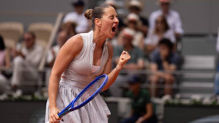 Marta Kostyuk is favored against Elina Svitolina in the quarterfinals of the French Open.