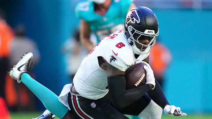 Atlanta Falcons tight end Kyle Pitts Sr. was the leading receiver in Atlanta's 17-12 win over the Miami Dolphins.