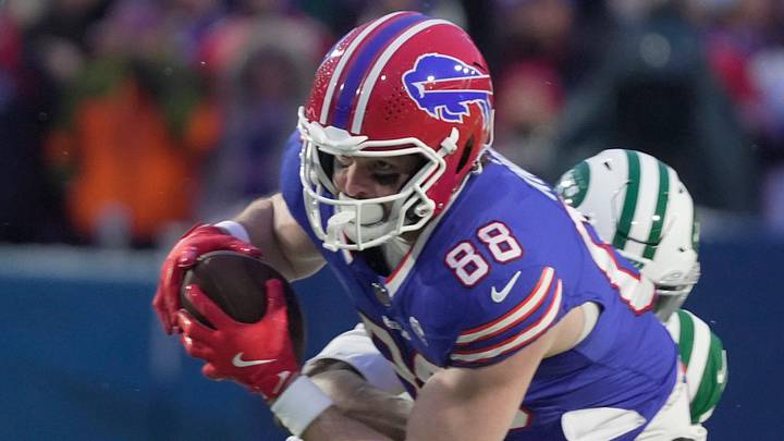 Buffalo Bills tight end Dawson Knox catches a pass during first half action against the Jets at home in Highmark Stadium in Orchard Park.
