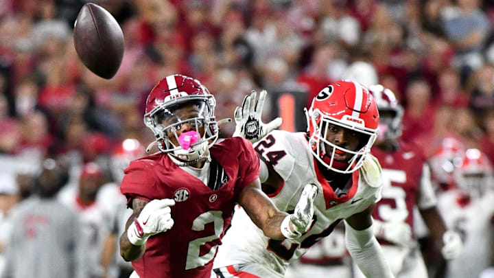 Alabama Crimson Tide wide receiver Ryan Williams (2) makes a circus catch 