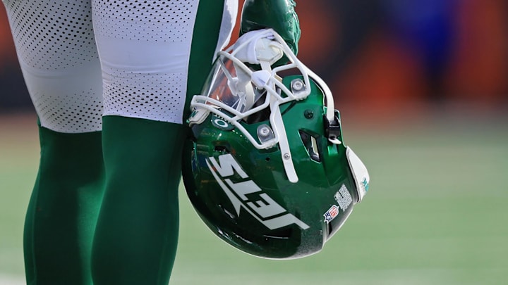 Oct 26, 2025; Cincinnati, Ohio, USA; A detailed photo of New York Jets running back Breece Hal’sl (20) helmet during the fourth quarter against the Cincinnati Bengals at Paycor Stadium. Mandatory Credit: Katie Stratman-Imagn Images