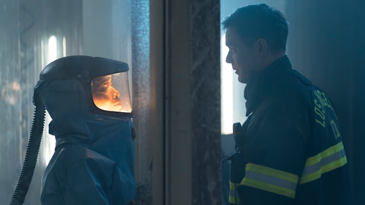 ANGELA BASSETT AND PETER KRAUSE IN 911 SEASON 8