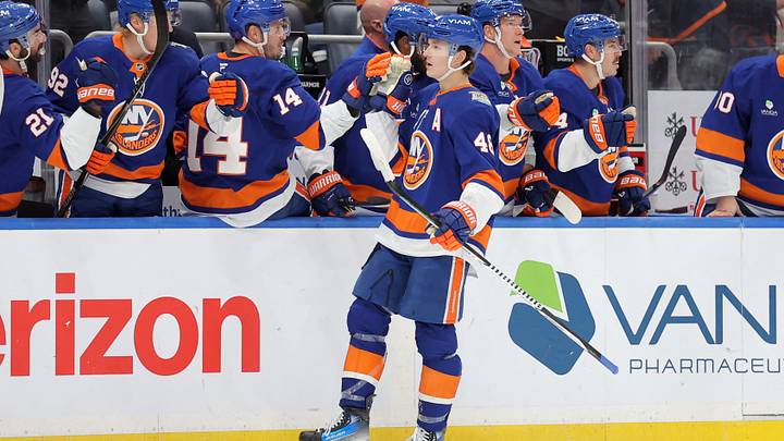 Oct 22, 2026; Elmont, New York, USA; New York Islanders defenseman Matthew Schaefer (48) celebrates his goal against the Los Angeles Kings with teammates during the third period at UBS Arena. Mandatory Credit: Brad Penner-Imagn Images Oct 22, 2026; Elmont, New York, USA; New York Islanders defenseman Matthew Schaefer (48) celebrates his goal against the Los Angeles Kings with teammates during the third period at UBS Arena. Mandatory Credit: Brad Penner-Imagn Images