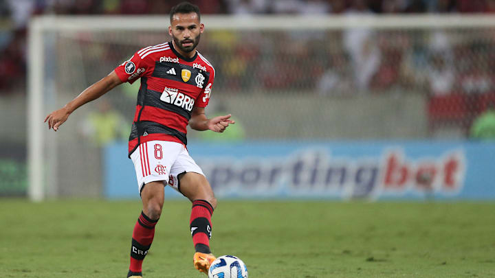 O volante chegou ao Rubro-Negro em 2020 e não entra em campo desde 27 de janeiro, no empate diante da Portuguesa-RJ pelo Campeonato Carioca