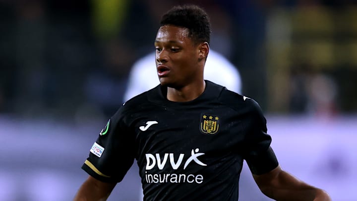 Julien Duranville vient de s'engager avec le Borussia Dortmund, à seulement 16 ans. Julien Duranville vient de s'engager avec le Borussia Dortmund, à seulement 16 ans.