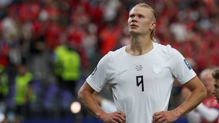 ARLINGTON, TX - JUNE 30: Erling Haaland 9 of Norway stands looking for the drum after winning the FIFA World Cup, WM, Weltmeisterschaft, Fussball 2026 Round of 32 match between CÃ te d Ivoire and Norway on June 30, 2026, at Dallas Stadium in Dallas, Texas. ARLINGTON, TX - JUNE 30: Erling Haaland 9 of Norway stands looking for the drum after winning the FIFA World Cup, WM, Weltmeisterschaft, Fussball 2026 Round of 32 match between CÃ te d Ivoire and Norway on June 30, 2026, at Dallas Stadium in Dallas, Texas.