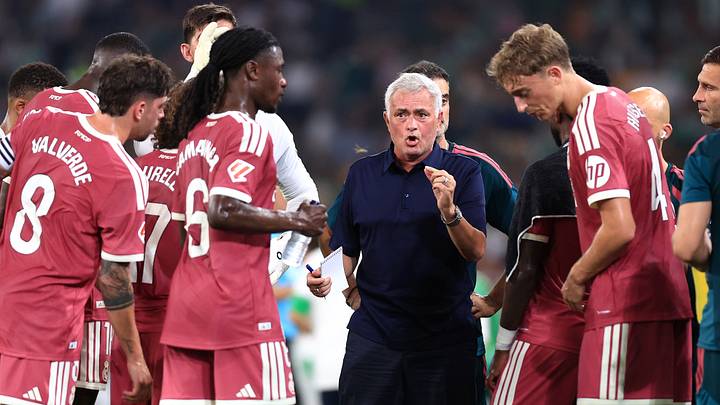 José Mourinho im Kreis seiner Spieler