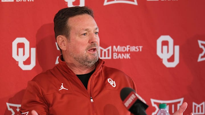 Former Oklahoma coach Bob Stoops