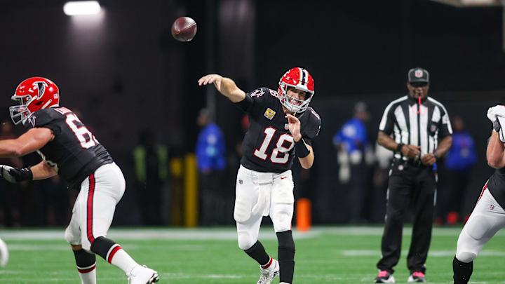 Oct 3, 2024; Atlanta, Georgia, USA; Atlanta Falcons quarterback Kirk Cousins (18) throws a pass against the Tampa Bay Buccaneers in overtime at Mercedes-Benz Stadium. Mandatory Credit: Brett Davis-Imagn Images Oct 3, 2024; Atlanta, Georgia, USA; Atlanta Falcons quarterback Kirk Cousins (18) throws a pass against the Tampa Bay Buccaneers in overtime at Mercedes-Benz Stadium. Mandatory Credit: Brett Davis-Imagn Images