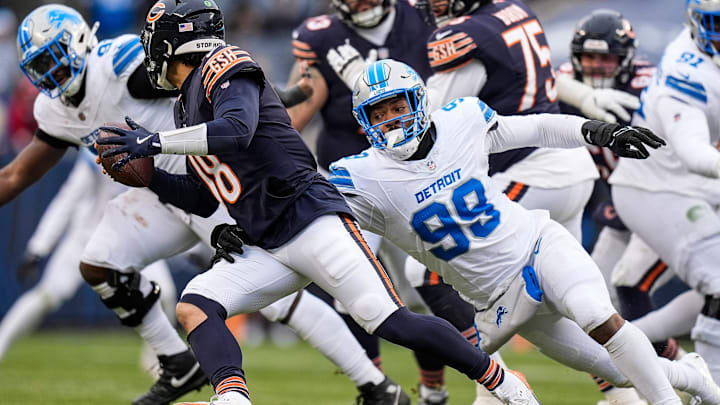 Detroit Lions defensive end Za'Darius Smith (99) pressures Chicago Bears quarterback Caleb Williams (18) 