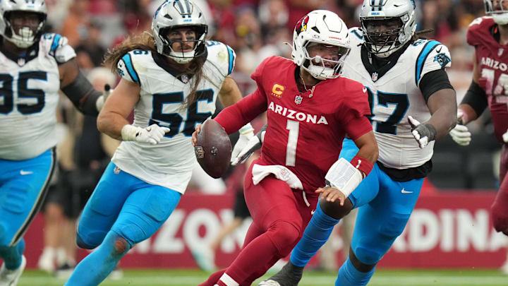 Arizona Cardinals quarterback Kyler Murray (1) scrambles out of the backfield against the Carolina Panthers at State Farm Stadium on Sept 14, 2025.