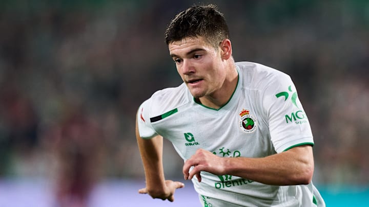 Al América no le será fácil hacerse con el español Peio Canales, ya que es vital en el esquema del Racing Santander de su país.