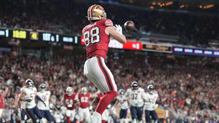 Dec 28, 2025; Santa Clara, California, USA; San Francisco 49ers tight end Jake Tonges (88) makes a catch to score a touchdown against the Chicago Bears in the first half at Levi's Stadium. Mandatory Credit: Kyle Terada-Imagn Images