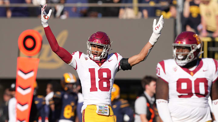 USC Trojans linebacker Eric Gentry (18)