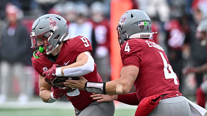 Oct 25, 2025; Pullman, Washington, USA; Washington State Cougars running back Kirby Vorhees (9) takes the hand off from Washington State Cougars quarterback Zevi Eckhaus (4) against the Toledo Rockets in the first half at Gesa Field at Martin Stadium. Oct 25, 2025; Pullman, Washington, USA; Washington State Cougars running back Kirby Vorhees (9) takes the hand off from Washington State Cougars quarterback Zevi Eckhaus (4) against the Toledo Rockets in the first half at Gesa Field at Martin Stadium.