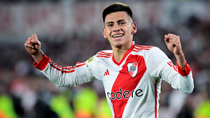 Claudio Echeverri risque de se faire un nom en 2025. Claudio Echeverri risque de se faire un nom en 2025.