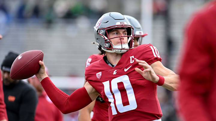 Oct 19, 2024; Pullman, Washington, USA; Washington State Cougars quarterback John Mateer (10) warms up before a game against the Hawaii Warriors at Gesa Field at Martin Stadium. Mandatory Credit: James Snook-Imagn Images Oct 19, 2024; Pullman, Washington, USA; Washington State Cougars quarterback John Mateer (10) warms up before a game against the Hawaii Warriors at Gesa Field at Martin Stadium. Mandatory Credit: James Snook-Imagn Images