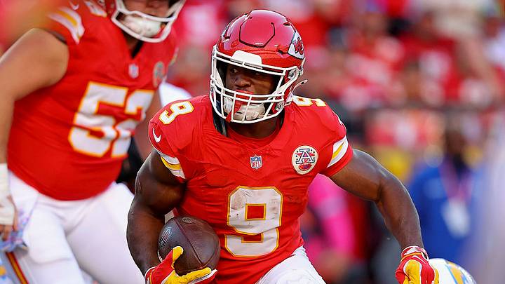 El ex corredor de los Seahawks, Kenneth Walker III, ganó el premio al Jugador Más Valioso del Super Bowl y, dos meses después, firmó con los Chiefs como agente libre. 