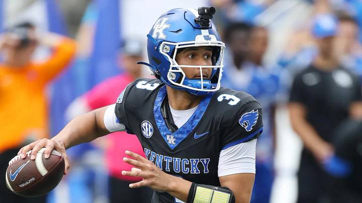 LEXINGTON, KY - APRIL 18: Quarterback Kenny Minchey (3) of the Kentucky Wildcats in the Kentucky Spring Game on April 18, 2026, at Kroger Field in Lexington, KY. LEXINGTON, KY - APRIL 18: Quarterback Kenny Minchey (3) of the Kentucky Wildcats in the Kentucky Spring Game on April 18, 2026, at Kroger Field in Lexington, KY.