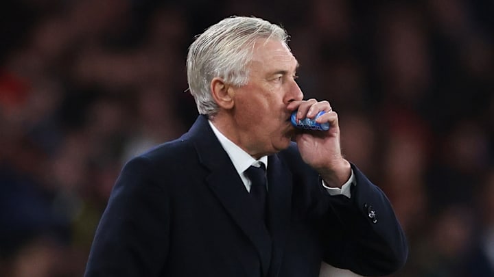 Carlo Ancelotti, dépassé par les événements à l'Emirates. Carlo Ancelotti, dépassé par les événements à l'Emirates.