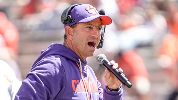 A top Clemson safety target decommits from North Carolina, reopening recruitment as the Tigers could re-enter the mix.