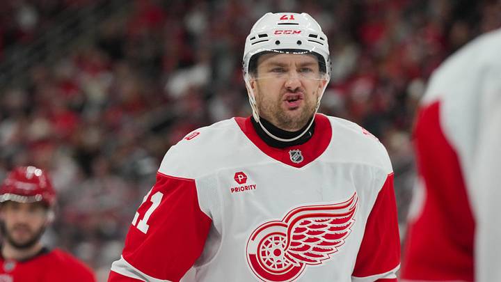 Feb 28, 2026; Raleigh, North Carolina, USA; Detroit Red Wings left wing James van Riemsdyk (21) reacts against the Carolina Hurricanes during the third period at Lenovo Center. Mandatory Credit: James Guillory-Imagn Images Feb 28, 2026; Raleigh, North Carolina, USA; Detroit Red Wings left wing James van Riemsdyk (21) reacts against the Carolina Hurricanes during the third period at Lenovo Center. Mandatory Credit: James Guillory-Imagn Images