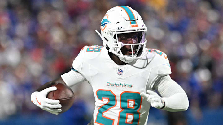 Miami Dolphins running back de'von Achane (28) runs against the Buffalo Bills in the first half at Highmark Stadium. 