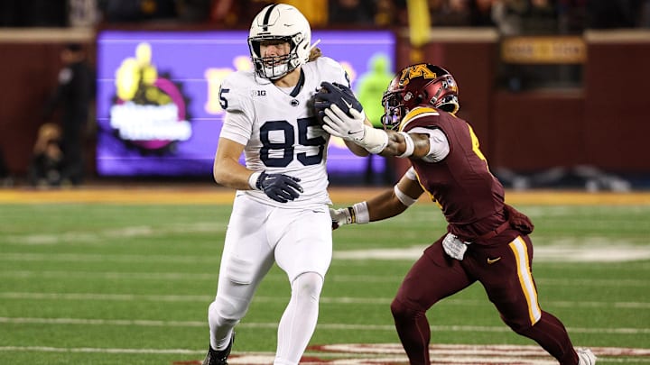 Penn State Nittany Lions tight end Luke Reynolds (85) runs after a fake punt against the Minnesota Golden Gophers during the fourth quarter at Huntington Bank Stadium.