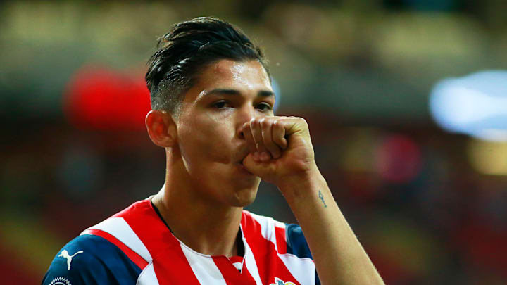 Ángel Zaldívar celebra un gol con las Chivas. Ángel Zaldívar celebra un gol con las Chivas.